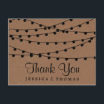 Carte Postale Collection de Mariages Rustic Kraft<br><div class="desc">Simple mais élégant, les lampes à cordes de la collection rustique Kraft mariage est un design époustouflant avec de belles lumières à cordes blanches suspendues sur un arrière - plan à effet Kraft, qui est parfait pour toute célébration mariage rustique. Ces cartes postales de remerciement peuvent être personnalisées pour votre...</div>