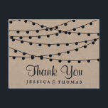 Carte Postale Collection de Mariages Rustic Kraft<br><div class="desc">Simple mais élégant, les lampes à cordes de la collection rustique Kraft mariage est un design époustouflant avec de belles lumières à cordes blanches suspendues sur un arrière - plan à effet Kraft, qui est parfait pour toute célébration mariage rustique. Ces cartes postales de remerciement peuvent être personnalisées pour votre...</div>