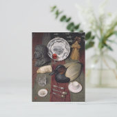 Carte Postale Collection d'objets, y compris une tasse (Debout devant)