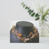 Carte Postale Collier d'illusion (Debout devant)