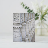 Carte Postale Colonnes architecturales romaines (Debout devant)