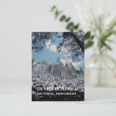 Carte Postale Colonnes de basalte, Devils Postpile Monument Nati (Debout devant)