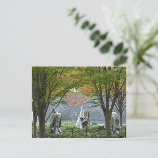 Carte postale commémorative des anciens combattant (Debout devant)