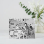 Carte Postale Comptoir de déjeuner, 1941 (Debout devant)