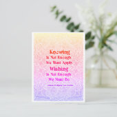Carte Postale Connaître ne suffit pas - Citation positive (Debout devant)