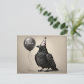 Carte Postale Corneille fixant le joyeux ballon d'anniversaire c (Debout devant)