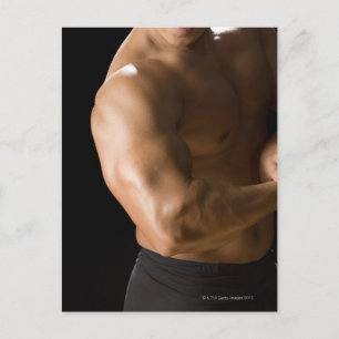 Carte Postale Corps masculin flexion des muscles, vue avant, 2
