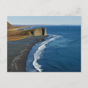 Carte Postale Côte de l'océan avec sable volcanique noir sur la