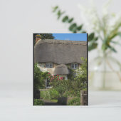 Carte Postale Cottage à chaume (Debout devant)