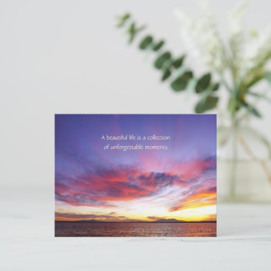 Carte Postale Coucher de soleil à couper le souffle sur la mer (Debout devant)