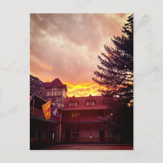 Carte Postale Coucher de soleil ardent sur l'auberge de Redstone