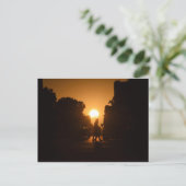 Carte Postale Coucher de soleil de la Journée de la Humidité sur (Debout devant)