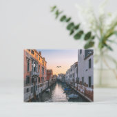 CARTE POSTALE COUCHER DE SOLEIL SUR LE CANAL DE VENISE, ITALIE (Debout devant)