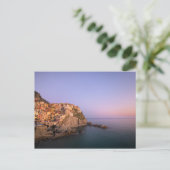 Carte Postale Coucher du soleil au-dessus de village de Manarola (Debout devant)