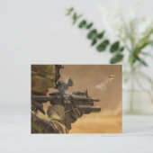 Carte Postale Coupe de coquille tirée d'un fusil M-4 (Debout devant)