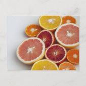 Carte Postale Couper les oranges sur la table (Devant)