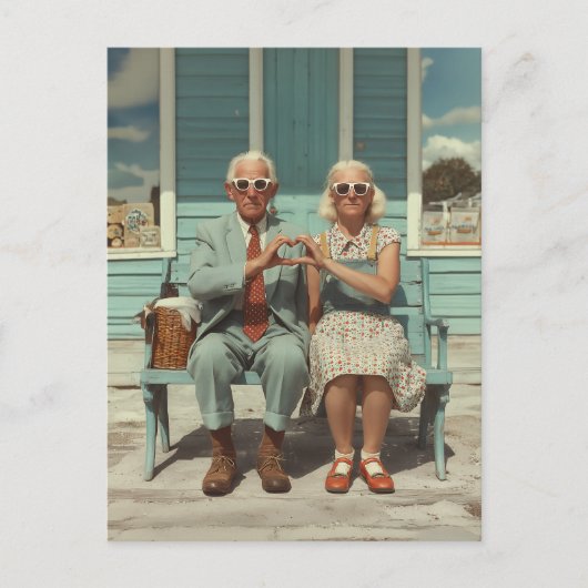 Carte Postale Couple âgé faisant un geste du cœur (Devant)