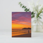 Carte Postale couple costaricain au coucher du soleil (Debout devant)