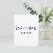 Carte Postale couple de mariages. Nom date violet simple mo mini (Debout devant)