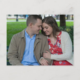 Carte Postale Couple romantique assis près ensemble