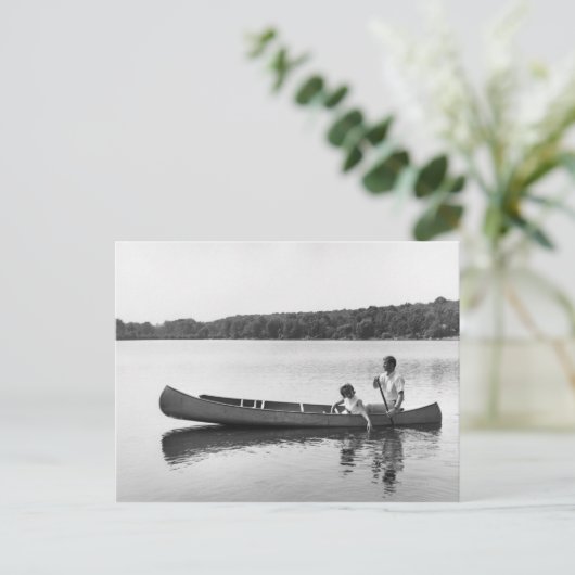 Carte Postale Couples dans un canoë (Debout devant)