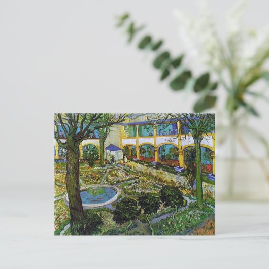 Carte Postale Cour de l'Hôpital d'Arles, Vincent van Gogh (Debout devant)