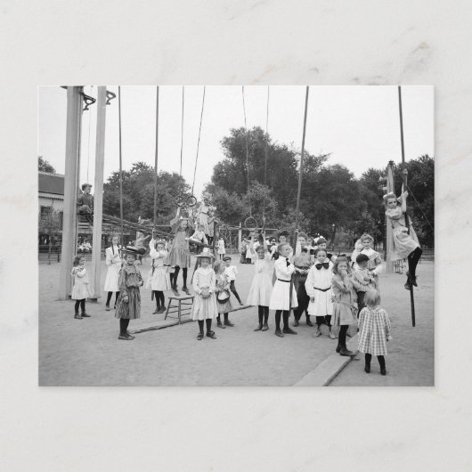 Carte Postale Cour de récréation des filles, 1905 (Devant)