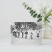 Carte Postale Course au sac, 1940 (Debout devant)