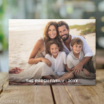 Carte Postale Couverture complète de 1 photo simple - Recouvreme<br><div class="desc">Utilisez une photo horizontale ou paysage et faites une carte postale unique et tendance. Cette conception minimale moderne comprend une photo de couverture complète avec superposition de texte pour ajouter des noms et du texte. Si vous avez besoin de déplacer quelque chose, cliquez sur le bouton personnaliser pour apporter des...</div>