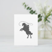 Carte Postale cowboy lancer lasso équitation élevant cheval (Debout devant)