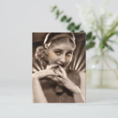 Carte Postale Coy Beauty (Debout devant)
