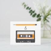 Carte Postale Crayon & cassette compact (Debout devant)