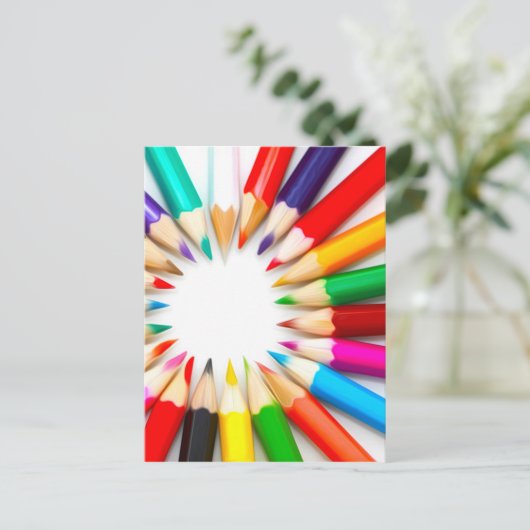 Carte Postale Crayons de couleur (Debout devant)