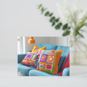Carte Postale Crocheted Granny Square Pillows Lying on a Sofa (Debout devant)