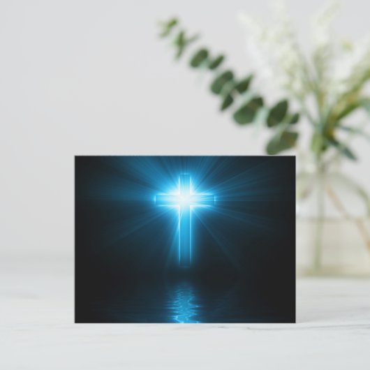 Carte Postale Croix chrétienne en lumière bleue (Debout devant)