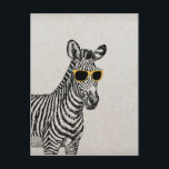 Carte Postale Croquis de zèbre cool mignon et drôle avec lunette<br><div class="desc">Croquis en zèbre marrant cool avec lunettes retro jaune et bleu tendance,  arrière - plan en papier gris ancien. Personnalisez-le avec votre nom mot ou phrase préféré en cliquant sur le bouton personnaliser et ajoutez du texte,  choisissez la police et la couleur du texte. Impression d'image</div>