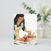 Carte Postale cuisine rétro vintage cuisine dame (Debout devant)