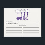 Carte Postale Cuisine Ustensiles violets Fête des mariées Recett<br><div class="desc">Fête des mariées moderne Ustensiles de cuisine Recette Cartes avec une cuillère à fente violet, spatule, whisk & masher avec une bannière élégante montrant le texte "recette" mis sur un arrière - plan blanc. L'avant de notre carte de recettes offre de la place pour un titre de recette, de la...</div>
