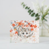 Carte Postale Curieux Kitten en Feuilles d'automne en Pai d'encr (Debout devant)