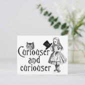 Carte Postale Curiouser et curieux (Debout devant)