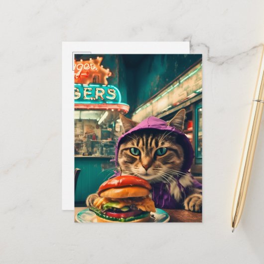 Carte Postale Cute Chat dans le dîner avec un Cheeseburger (Devant/Arrière en situation)