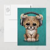 Carte Postale Cute Cheetah Cub Dj Porte un casque bleu (Devant / Derrière)