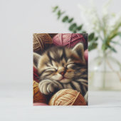 Carte Postale Cute Grey Kitten Napping dans les boules de fils (Debout devant)