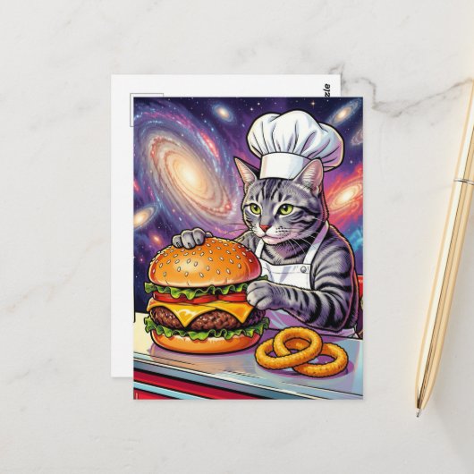 Carte Postale Cute Grey Tabby Cat Chef Making Cheeseburger (Devant/Arrière en situation)