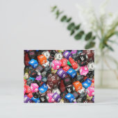 Carte Postale d20 dés (Debout devant)