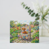 Carte Postale Dachshund assis sur une chaise de jardin patchwork (Debout devant)