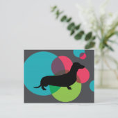 Carte Postale Dachshund noir avec motif à points lumineux (Debout devant)