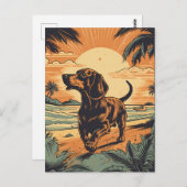 Carte Postale Dachshund sur une plage tropicale au coucher du so (Devant / Derrière)
