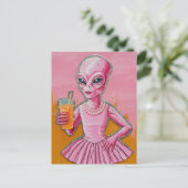 Carte Postale Dame Alien en rose avec jus d'orange (Debout devant)