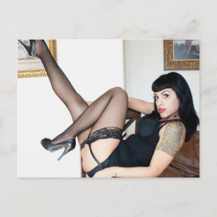 Carte Postale Dame chaude en noir